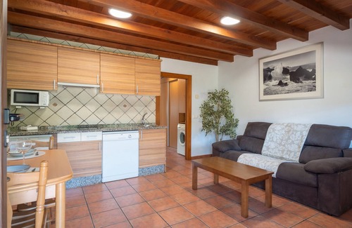 Avin Apartamento | Apartment 'Aires De Avín 3' with Mountain View, Private Terrace and Wi-Fi