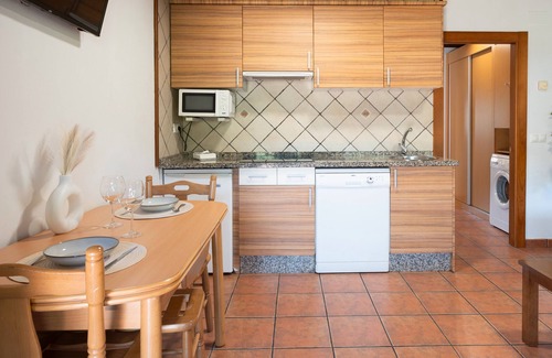 Avin Apartamento | Apartment 'Aires De Avín 3' with Mountain View, Private Terrace and Wi-Fi