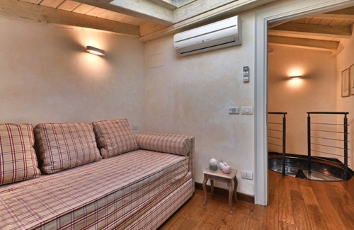 Bogliaco Apartamento | Apartment 'Al Porto Vecchio' with Sea View and Wi-Fi