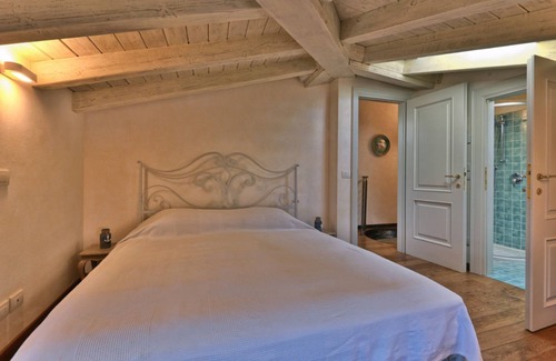 Bogliaco Apartamento | Apartment 'Al Porto Vecchio' with Sea View and Wi-Fi