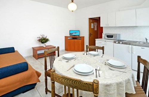Valica Apartamento | Apartment Albina-1 by Interhome