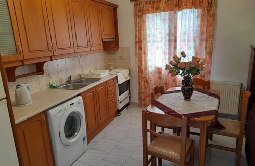 Peroulades Apartamento | Apartamento 'Alexandros' con terraza privada, Wi-Fi y aire acondicionado