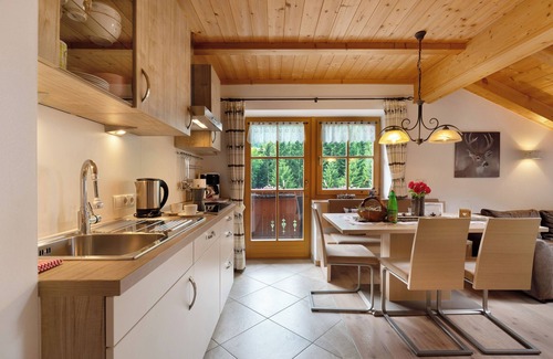 Castelrotto Apartamento | Apartamento 'Alpenglück' con vistas a la montaña, jardín compartido y Wi-Fi