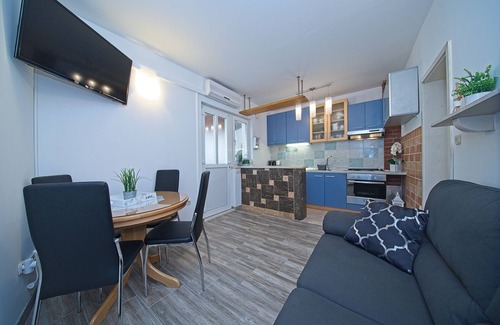 Splitska Apartamento | Apartment Alva - Apartamento de dos habitaciones con terraza