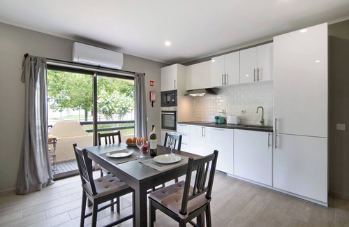 Montes de Alvor Apartamento | Apartamento 'Alvor Quinta Nova' cerca del mar con piscina compartida y Wi-Fi