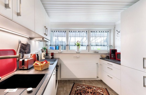 Lenningen Apartamento | Apartamento 'Am Tobelbach' con vistas a la montaña, terraza privada y Wi-Fi