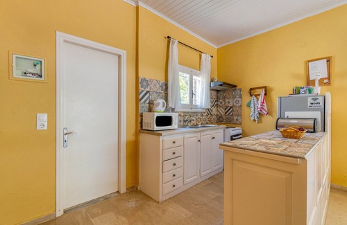 Agios Spyridon Corfu Apartamento | Apartamento 'Amalia Dio' con vistas a la montaña, Wi-Fi y aire acondicionado