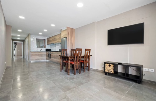 Costa Dorada Apartamento | Apartamento 'Ametlla Centro' con terraza privada, balcón y Wi-Fi