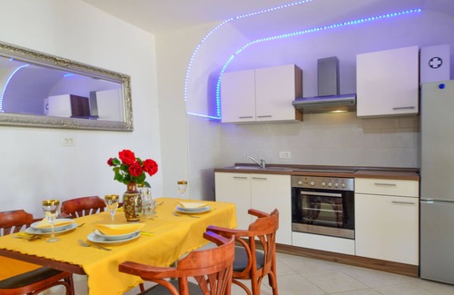 Bregi Apartamento | Apartamento Andrea by Interhome