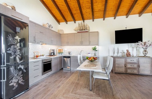 Lakones Apartamento | Apartamento 'Angela Panorama' con vistas al mar, Wi-Fi y aire acondicionado