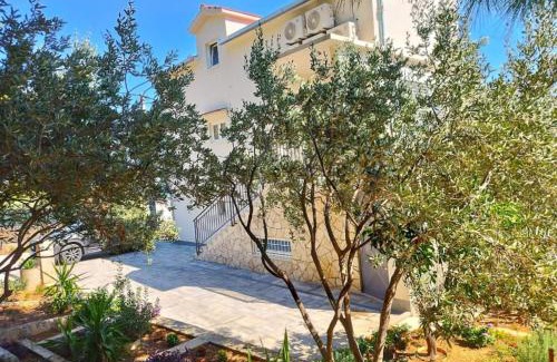 Seget Donji Apartamento | Apartment Aniva - 50 m from the sea