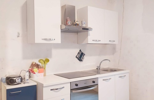 Pergine Valsugana Apartamento | Apartamento 'Antica Casa Montengian' con vistas a la montaña y balcón