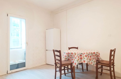 Pergine Valsugana Apartamento | Apartamento 'Antica Casa Montengian' con vistas a la montaña y balcón