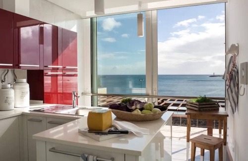 Praia da Vitoria Apartamento | Apartment 'Apartamento Boavista' with Sea View, Wi-Fi and Air Conditioning
