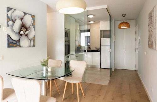 Moncloa-Aravaca Apartamento | Apartamento 'Apart Jardines San Vicente' con terraza privada, Wi-Fi y aire acondicionado