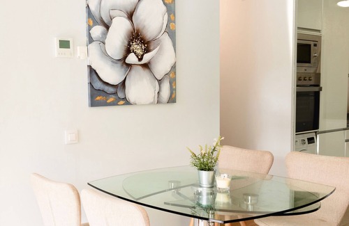 Moncloa-Aravaca Apartamento | Apartamento 'Apart Jardines San Vicente' con terraza privada, Wi-Fi y aire acondicionado