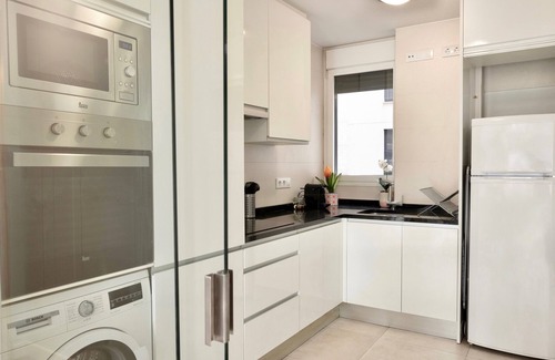 Moncloa-Aravaca Apartamento | Apartamento 'Apart Jardines San Vicente' con terraza privada, Wi-Fi y aire acondicionado