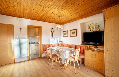 Acereto Apartamento | Apartamento App Hubertus - Sagernock con vistas a la montaña, balcón orientado al sur y WLAN