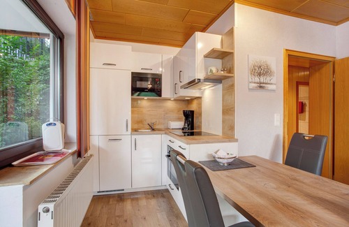 Ortsmitte Apartamento | Apartamento 'Appartment 11' con vistas a la montaña, terraza privada y Wi-Fi