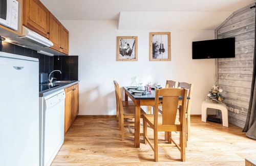 Albiez-le-Vieux Apartamento | Apartamento 'Appartement Atlas' con vistas a la montaña, balcón y Wi-Fi