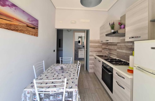 Marina di Ragusa Apartamento | Apartment 'Appartamento Nensi' with Balcony and Air Conditioning