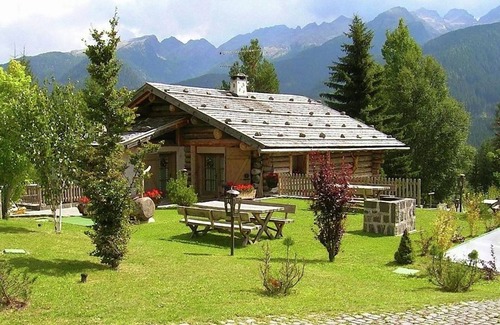 Bellamonte Apartamento | Apartment 'Appartamento Tabià In Baita Lor' with Mountain View, Shared Garden and Wi-Fi