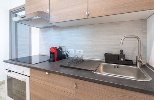 Arenella Apartamento | Apartment 'Appartamento Arancione In Villa' with Private Terrace, Wi-Fi and Air Conditioning