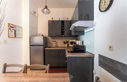 Uzes Apartamento | Apartamento 'Appartement Des Cedres' con terraza privada, Wi-Fi y aire acondicionado