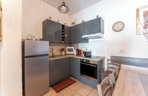 Uzes Apartamento | Apartamento 'Appartement Des Cedres' con terraza privada, Wi-Fi y aire acondicionado