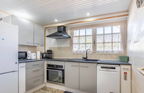 Challans Apartamento | Apartamento 'Appartement Entre Mer Et Marais' con terraza compartida, Wi-Fi y aire acondicionado