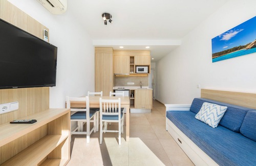 Cala Ferrera Apartamento | Apartamento 'Aquamarina 3' con piscina compartida, Wi-Fi y aire acondicionado