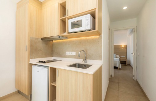 Cala Ferrera Apartamento | Apartamento 'Aquamarina 3' con piscina compartida, Wi-Fi y aire acondicionado