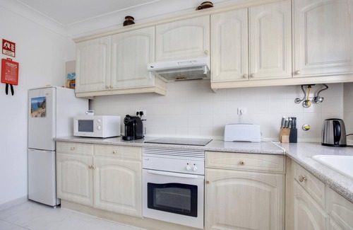 Portimao Apartamento | Apartamento "Ariana" con piscina, Wi-Fi, balcón, piscina interior y pista de tenis