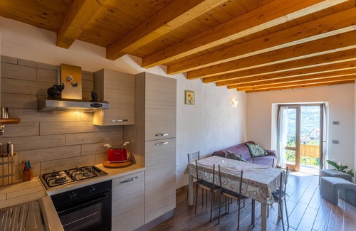 Vesio Apartamento | Apartamento 'Artù' con jardín compartido, balcón y Wi-Fi