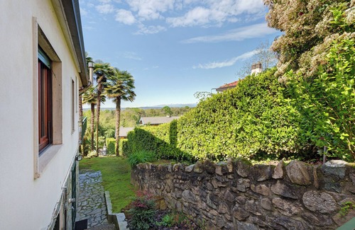 Vergiate Apartamento | Apartamento 'Arturo' con vistas a la montaña, Wi-Fi y aire acondicionado