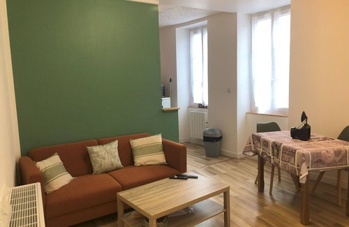 Pougues-les-Eaux Apartamento | Apartment at Villa Jean-Pierre near the Planetarium casino
