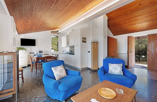 Moneglia Apartamento | Apartamento 'Attico Con Vista' con vistas al mar, balcón y Wi-Fi