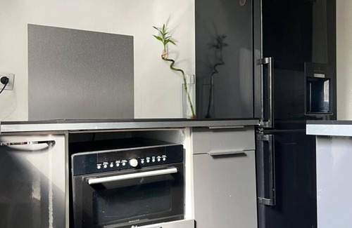 Bezons Apartamento | Apartment 'Au Pied Du T2 La Défense' with Wi-Fi