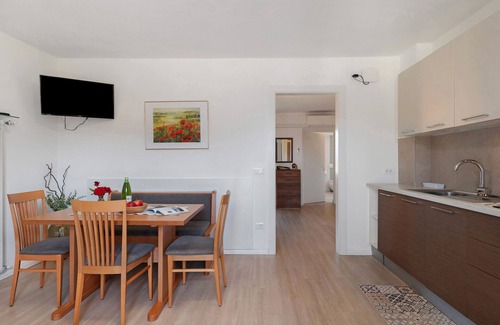 Laives Apartamento | Apartment 'Auelehof Matilde' with Mountain View, Wi-Fi and Air Conditioning