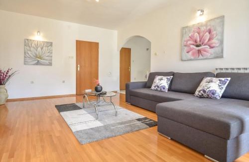 Buzet Apartamento | Apartment Aurora by Interhome