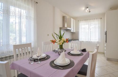Buzet Apartamento | Apartment Aurora by Interhome