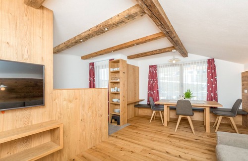 Valle di Casies Apartamento | Apartamento 'Ausserharmerhof Bergdiamant' con vistas a la montaña, jardín compartido y Wi-Fi
