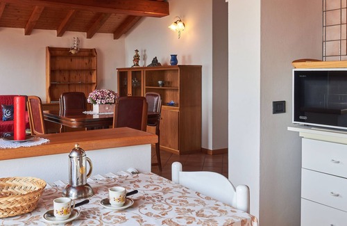 Calozzo Apartamento | Apartamento Azalea by Interhome
