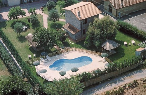 Campochiesa Apartamento | Apartamento 'Azalea' con piscina compartida, jardín compartido y Wi-Fi