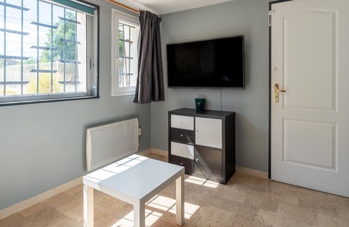 Quartier des Espesses Apartamento | Apartment 'Bas Maison Nîmes' with Shared Pool, Wi-Fi and Air Conditioning
