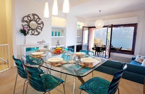 Azzano Apartamento | Apartment Bella Vista In Mezzegra with POOL sleeps 6- by Italian Apartments