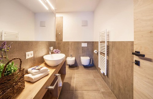 Avelengo Apartamento | Apartamento "Ferienwohnung Berger 1" con vistas a la montaña, jardín compartido y Wi-Fi