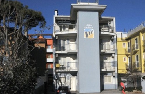 Old Town Apartamento | Apartment 'Bilocale 4 Isola Di Pasqua Caorle' with Private Terrace, Wi-Fi and Air Conditioning