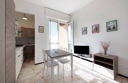 Varazze Apartamento | Apartamento "Bilocale Corosu con 2 balconi" con balcón y aire acondicionado