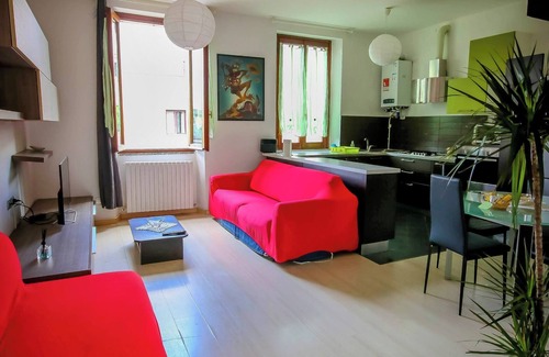 Mariano Comense Apartamento | Apartment Binario 3, in Mariano Comense, WiFi. 20 meters from Northern Station.